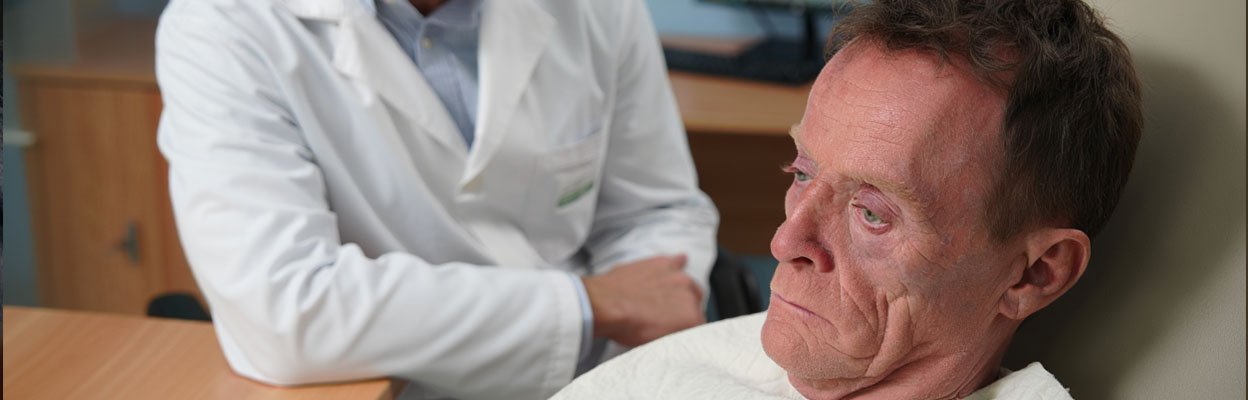 Мужчина с алкогольной зависимостью на приеме у нарколога